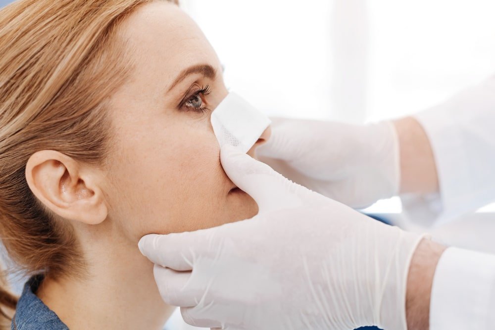 /upload/galeri/close_up_womans_face_with_medical_dressing_nose_after_ethnic_rhinoplasty_in_turkey