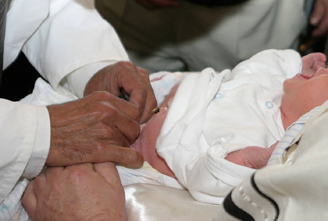 kid_undergoing_circumcision_in_turkey
