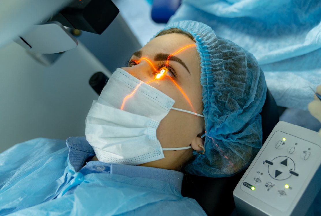laser_eye_treatment_in_turkey_woman