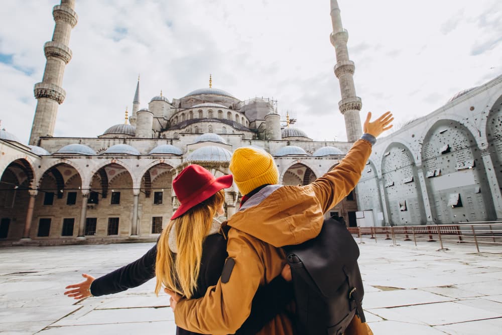 young_couple_in_front_of_blue_mosque_after_rhinoplasty_in_turkey-min